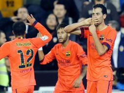 El contención culé Sergio Busquets sentenció el duelo en Mestalla. EFE / J. Cárdenas