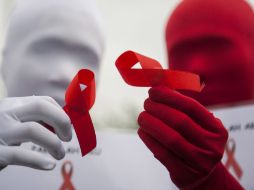 Actualmente existen 35 millones de personas en el mundo que conviven con el VIH. EFE / F. Handoko