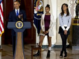 Esta forma de vestir de Malia y Sasha Obama desató las palabras de la hoy ex empleada. AP / J. Martin