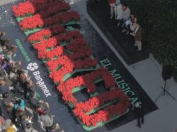 Algunos integrantes del elenco regalaron a los fans plantas de Noche Buena. FACEBOOK / WickedMexico