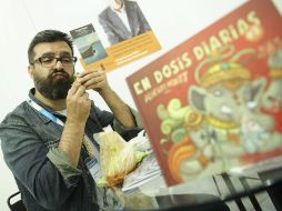 Como buen fan de los tacos al pastor, Montt se da tiempo para disfrutar unos. EL INFORMADOR / J. Mendoza