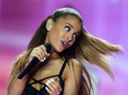 El evento no pasó a mayores y Ariana tomo el hecho como algo 'mágico y maravilloso' ocurrido en su presentación. EFE / F. Arrizabalaga.