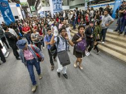 Los jóvenes toman por algunos minutos distintos espacios de la FIL para hacerse escuchar. EL INFORMADOR / A. Hernández