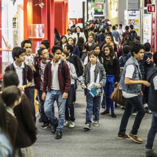 Jóvenes, los que menos gastan en libros en la FIL