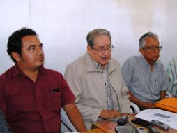 César Núñez Ramos (c), dirigente estatal de Morena pide que este caso no vaya a engrosar los miles de crímenes impunes. FACEBOOK / Adn Guerrero