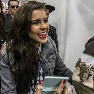 Yuya opaca a literatos y celebridades en la FIL