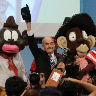 Sixto Valencia Burgos recibe 'La Catrina'