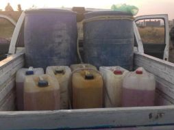 Los bidones asegurados en La Barca contenían aproximadamente 592 litros de combustible. TWITTER / @FiscaliaJal