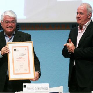 Virgilio Caballero dedica homenaje a los 43 normalistas