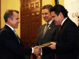 Aristóteles Sandoval entrega el Galardón Jalisco a la Exportación a los representantes de once empresas. TWITTER / @AristotelesSD