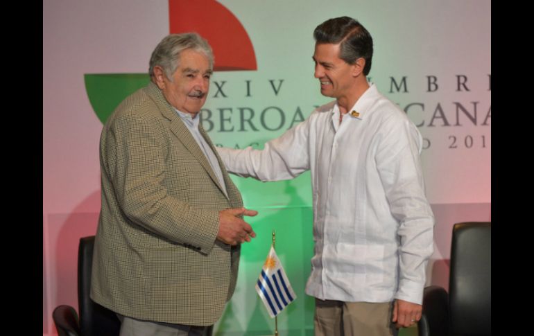 Mujica (c) y Peña se reunieron ayer por la tarde en Veracruz. EFE / Presidencia de la República