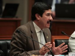 El senador del PAN, Javier Corral, explica que la ley no beneficia a narcotraficantes sino a quienes se defendieron de manera legítima. NTX / ARCHIVO