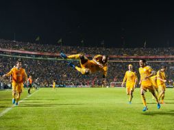 El ecuatoriano Joffre Guerrón celebró así tras anotar el único gol ayer en el 'Volcán', que enloqueció con la victoria regiomontana. MEXSPORT / J. Martínez