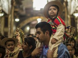 Devotos asisten al Santuario de Guadalupe a agradecer y pedir más favores a la Virgen Morena. EL INFORMADOR / A. Hernández