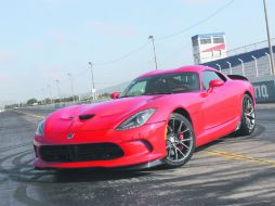 Todo el poder. El mejor lugar para conducir este juguete es la pista de un autódromo. Aquí el Viper nos puso a sudar de emoción. EL INFORMADOR /