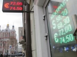 Anuncian aumento de su tasa directriz al 17%, en intento por contener el descalabro. EFE / M. Shipenkov