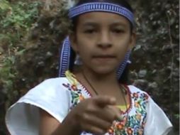 La pequeña critica el discurso del comediante y hace un llamado de justicia para los normalistas desaparecidos. YOUTUBE / master digital