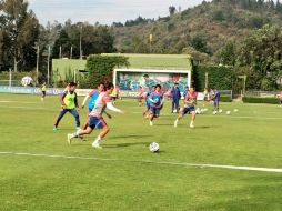 El futbolista destaca que el plantel debe ser inteligente para superar el reto de alejarse de la parte baja de la Tabla de Porcentajes. TWITTER / @Chivas