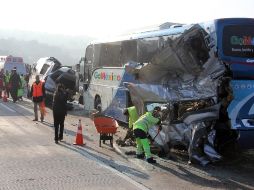 Al circular por la autopista, la camioneta donde viajaba el equipo de básquet se impactó contra la parte trasera de un autobús. ESPECIAL / AGENCIA ENFOQUE