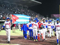 Jugadores cubanos de beisbol celebran la medalla de oro que lograron en los pasados Juegos Centroamericanos y del Caribe, Veracruz 2014 AFP / ARCHIVO