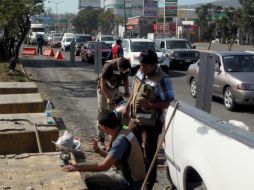 El cierre de dos carriles por media hora causó largas filas de automóviles por López Mateos hasta Lázaro Cárdenas, y Periférico. EL INFORMADOR / A. Hinojosa