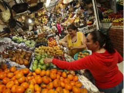 Aseguran que el poder adquisitivo se verá afectado por el estancamiento de salarios mínimos y aumento en alimentos. EL INFORMADOR / ARCHIVO