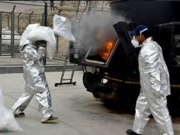 Antes de la quema de la droga se verifican las cantidades y se realiza un análisis químico, tras lo cual es enviada al incinerador. TWITTER / @MininterPeru