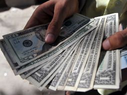 La moneda aumenta siete centavos respecto a la víspera. AFP / ARCHIVO