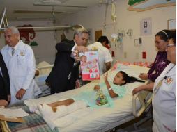 Unos mil 500 pequeños reciben regalos del Gobierno del Distrito Federal. TWITTER / @ManceraMiguelMX