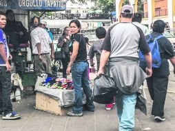De más. Algunos puntos no permitidos por las autoridades fueron invadidos por ambulantes. EL INFORMADOR / A. Hernández