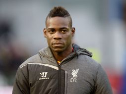 Mario Balotelli atraviesa un mal momento, por lo que ha estado en la banca y le sugieren que se acostumbre a ser suplente. AFP / ARCHIVO