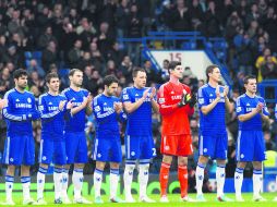 Aplausos. Los pupilos de José Mourinho encabezan la tabla de la Premier League con 45 puntos, con tres de ventaja sobre los Citizens. EFE / F. Arrizabalaga