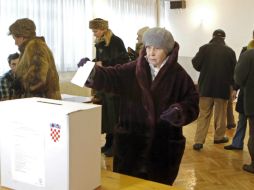 La deuda pública representa casi el 80 por ciento del PIB de este  país de 4.2 millones de habitantes. EFE / A. Bat