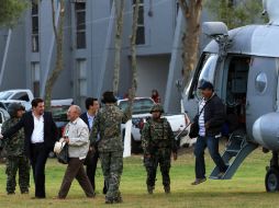 Una aeronave de la Semar traslada a los integrantes del grupo al penal. SUN / Rml