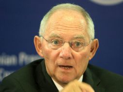 Wolfgang Schaeuble afirma que, si toma otro camino, será difícil apoyar a Atenas para rescatar económicamente al país. AFP / ARCHIVO