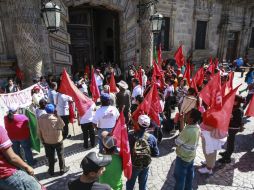 Ayer martes, integrantes del Movimiento Antorchista realizaron una manifestación en el Centro de Guadalajara. EL INFORMADOR / F. Atilano