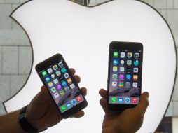 Los demandantes piden al juzgado que obligue a la compañía de la manzana mordida a reparar los daños causados a los clientes. AP / ARCHIVO