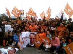 Uribe menciona que muchas veces la gente se desanima de la política. TWITTER / @AlbertoUribeC