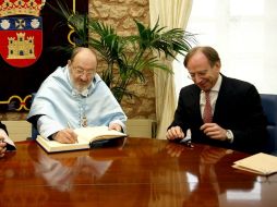 Entre las obras del célebre autor se encuentran 'El péndulo de Foucault', 'La isla del día antes' y 'El cementerio de Praga'. NTX / ARCHIVO