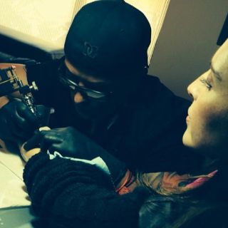 Irán Castillo y José Ron se tatúan juntos