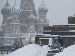 La nieve también ha dificultado notablemente el tráfico rodado, pero no ha afectado al transporte ferroviario. AP / ARCHIVO