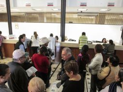 Usuarios prefieren pagar directamente en las recaudadoras por la desconfianza o desconocimiento de como hacer el pago vía internet. EL INFORMADOR / ARCHIVO