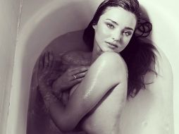 La ex de Orlando Bloom comenta que si no tuviera que preocuparse porque alguien le hiciera fotos, bucearía 'sin nada' en el océano. INSTAGRAM / mirandakerr