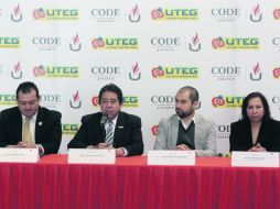 José Roque Albín (segundo de izquierda a derecha), rector de la Uteg, aseguró que existe un compromiso de su universidad con el deporte EL INFORMADOR / E. Flores