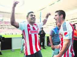 Tras anotar una golazo, Marco Fabián festeja el primer tanto de Chivas en el juego de ayer frente a Pumas. MEXSPORT /