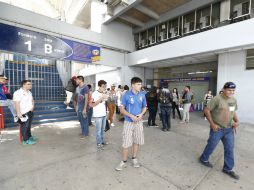 Aficionados lucieron moletos ante la inesperada decisión de no vender boletos este jueves. EL INFORMADOR / A. Hernández