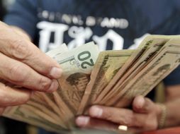 El tipo de cambio para solventar obligaciones en moneda extranjera pagaderas en el país se ubicó en 14.6499 pesos. EL INFORMADOR / ARCHIVO