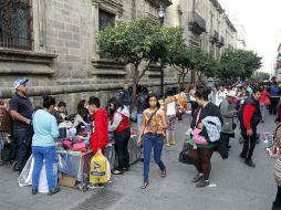 Aunque el funcionario asegura que no hay ambulantes en nueve manzanas del Centro Histórico, la imagen en las calles es otra cosa. EL INFORMADOR / ARCHIVO