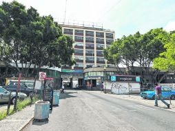 Deterioro notable. La pintura del inmueble, baños e iluminación, muestran desgaste. EL INFORMADOR / A.García