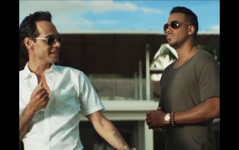 Santos encarna a un agente del FBI que persigue a Anthony sin saber que ambos comparten a la misma mujer. YOUTUBE / RomeoSantosVEVO